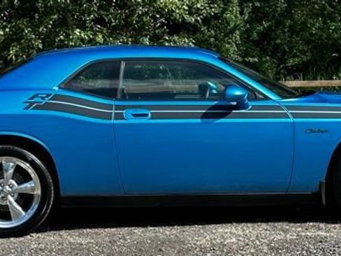 Used 2010 Dodge Challenger R/T RWD image 9