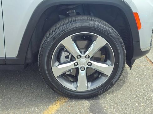 Used 2021 Jeep Grand Cherokee L Limited AWD/4WD image 9