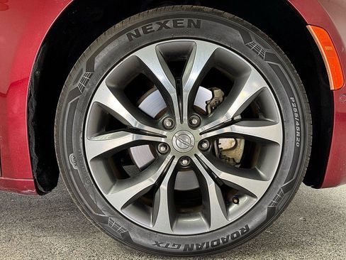 Used 2018 Chrysler Pacifica Limited w/ Tire & Wheel Group image 26