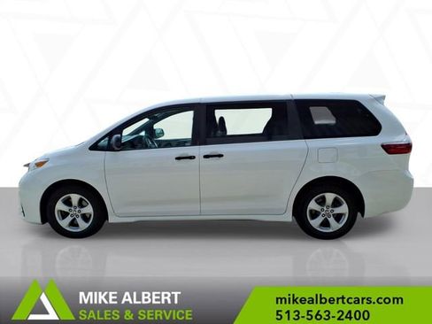 Used 2020 Toyota Sienna L image 4