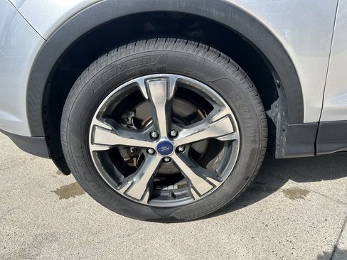Used 2017 Ford Escape SE w/ Equipment Group 201A AWD/4WD image 19
