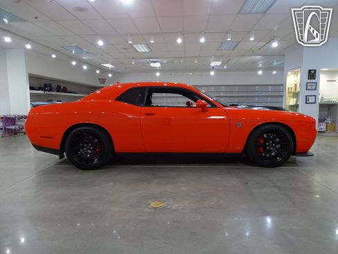 Used 2016 Dodge Challenger SRT Hellcat image 18