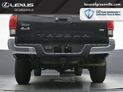 Used 2021 Toyota Tacoma SR5 AWD/4WD image 13