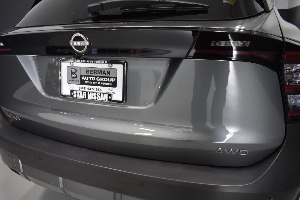 Used 2025 Nissan Kicks SV AWD/4WD image 12