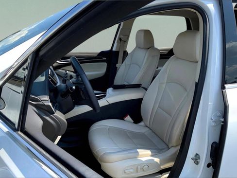 Used 2022 Buick Enclave Essence image 25