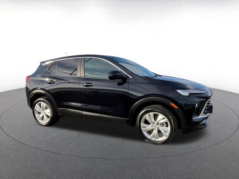 Used 2025 Buick Encore GX Preferred image 2