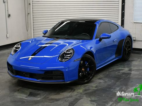 Used 2025 Porsche 911 Carrera RWD image 2
