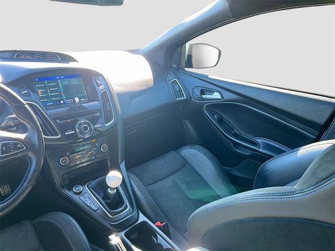 Used 2017 Ford Focus RS image 25