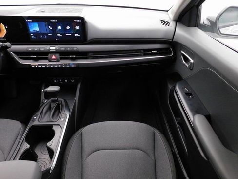 Used 2025 Kia K4 LXS image 38