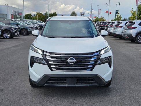 Used 2024 Nissan Rogue SV image 11