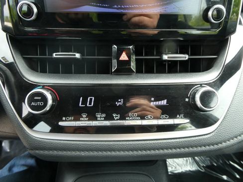 Used 2020 Toyota Corolla SE FWD image 18