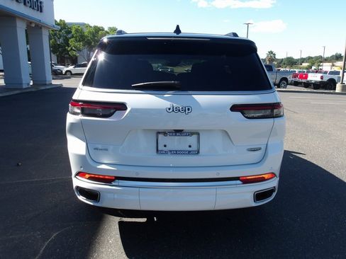 New 2025 Jeep Grand Cherokee L Summit w/ Luxury Tech Group V image 7