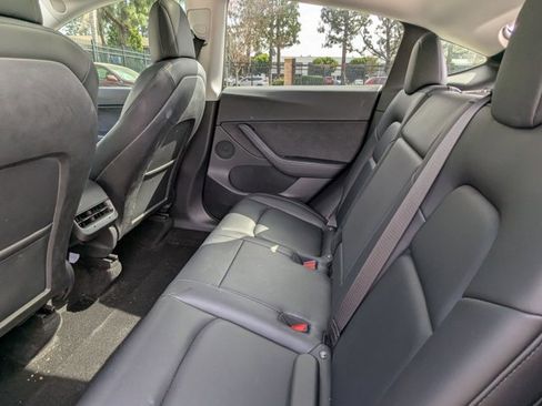 Used 2021 Tesla Model Y Long Range image 19