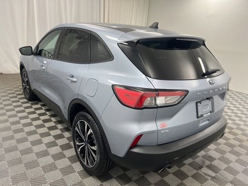 Used 2022 Ford Escape SE w/ SE Sport Appearance Package image 6
