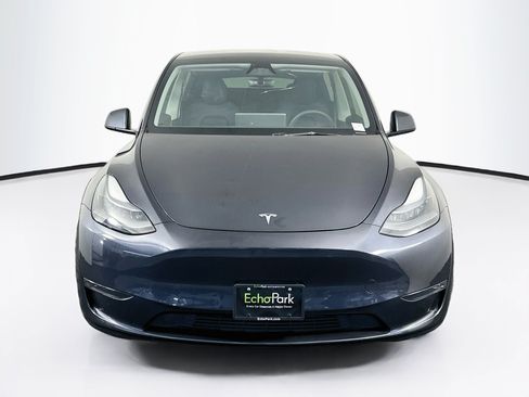 Used 2024 Tesla Model Y Long Range AWD/4WD image 2