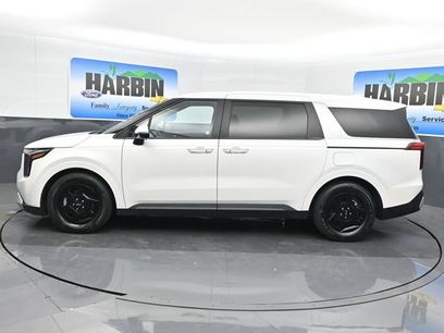 Used 2025 Kia Carnival