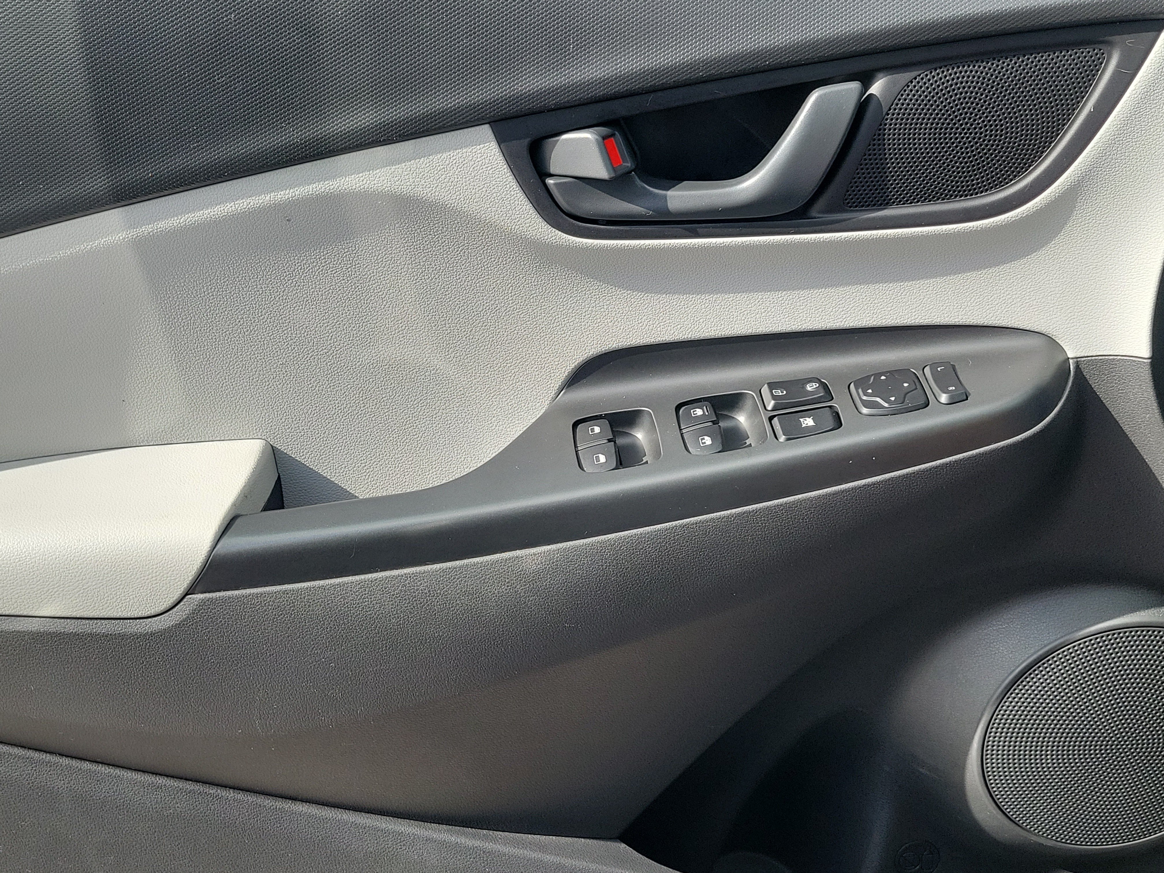 Used 2023 Hyundai Kona SEL FWD image 25