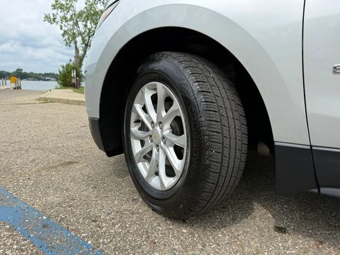 Used 2018 Chevrolet Equinox LT FWD image 9
