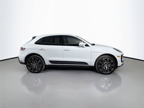 Certified 2026 Porsche Macan AWD/4WD image 8