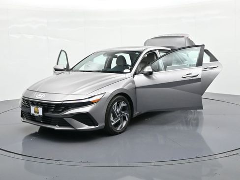 Used 2024 Hyundai Elantra Limited FWD image 33