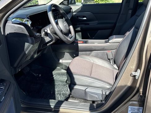 Used 2025 Nissan Kicks SR AWD/4WD image 24