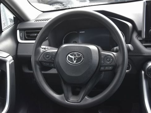Used 2025 Toyota RAV4 XLE image 18