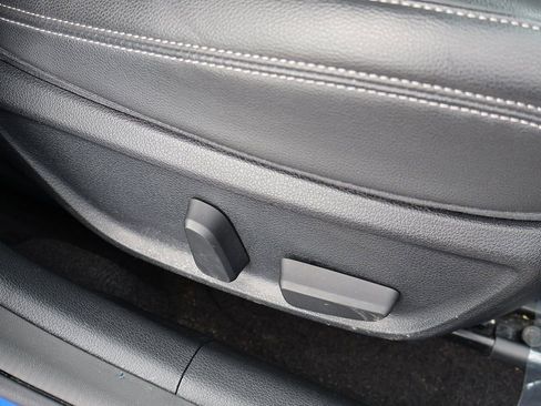 Used 2019 Genesis G70 2.0T Advanced image 32