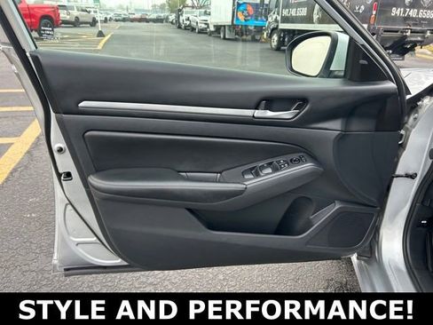 Used 2022 Nissan Altima 2.5 SV image 12