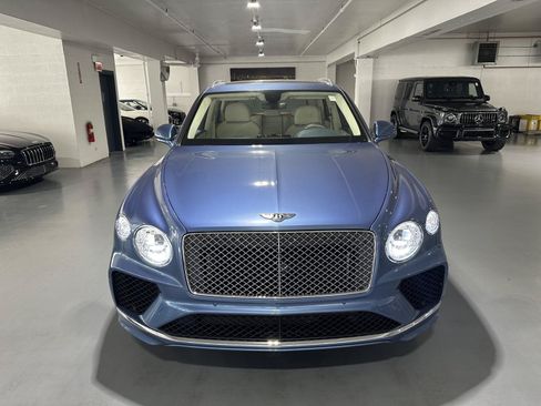 Used 2023 Bentley Bentayga AWD/4WD image 2