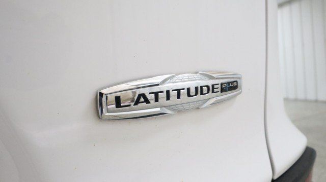 Used 2020 Jeep Cherokee Latitude Plus w/ Cold Weather Group AWD/4WD image 23