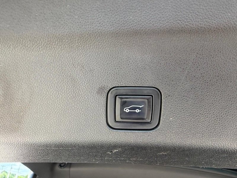 Used 2021 Cadillac Escalade Sport w/ Driver Assist Tech Package AWD/4WD image 6