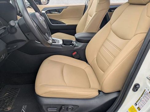 Used 2019 Toyota RAV4 XLE Premium image 13