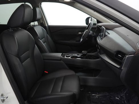 Used 2023 Nissan Rogue SV w/ SV Premium B Package image 11