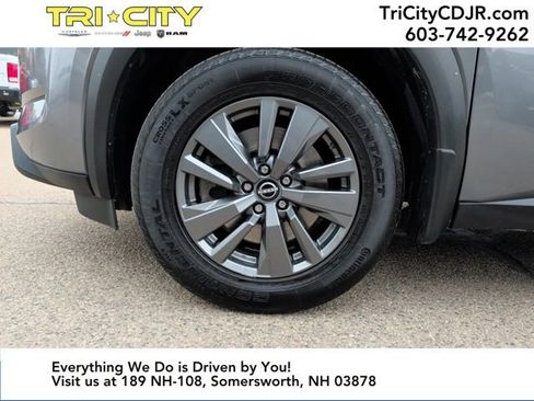 Used 2022 Nissan Pathfinder SV w/ SV Premium Package image 36