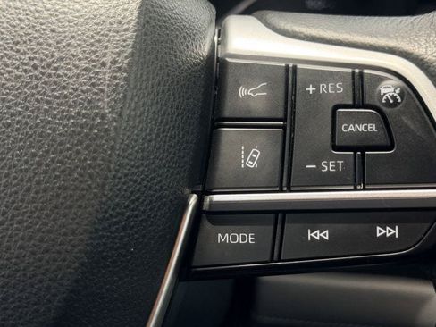 Used 2023 Toyota Sienna XLE FWD image 21
