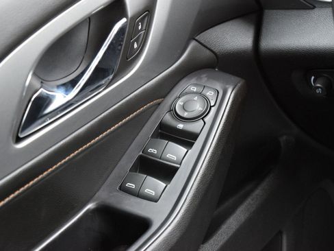 Used 2021 Chevrolet Traverse LT w/ LT Premium Package image 21