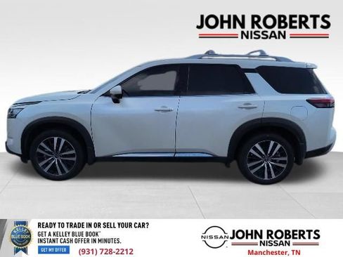 Used 2024 Nissan Pathfinder Platinum w/ Cargo Package AWD/4WD image 6