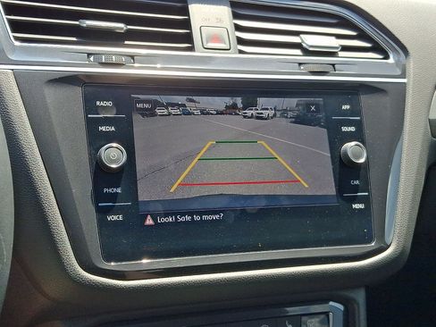 Used 2020 Volkswagen Tiguan SE w/ Panoramic Sunroof Package AWD/4WD image 18