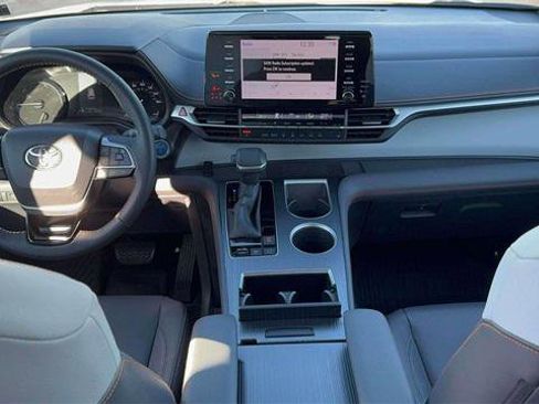 Certified 2022 Toyota Sienna XSE image 11
