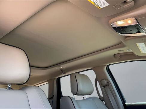 Used 2020 Jeep Grand Cherokee Overland AWD/4WD image 28