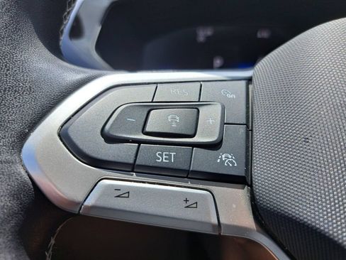 Used 2024 Volkswagen Taos SE FWD image 14