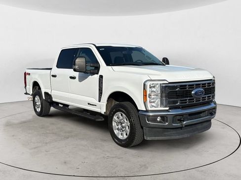 Used 2023 Ford F350 XLT AWD/4WD image 3