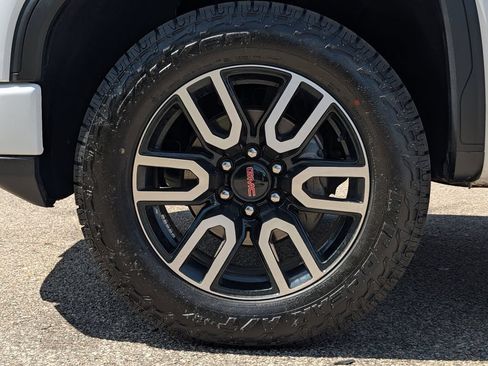 Used 2023 GMC Sierra 1500 AT4 w/ AT4 Premium Package AWD/4WD image 15