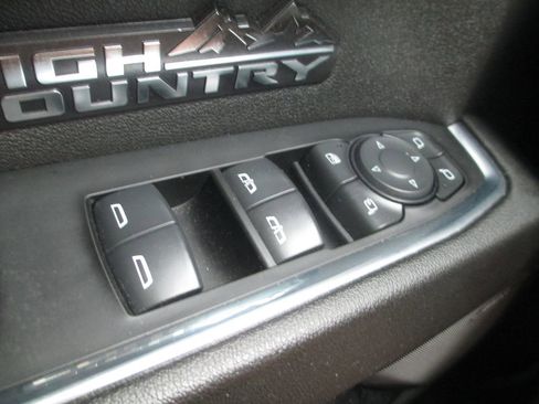 Used 2024 Chevrolet Silverado 1500 High Country w/ High Country Premium Package AWD/4WD image 31