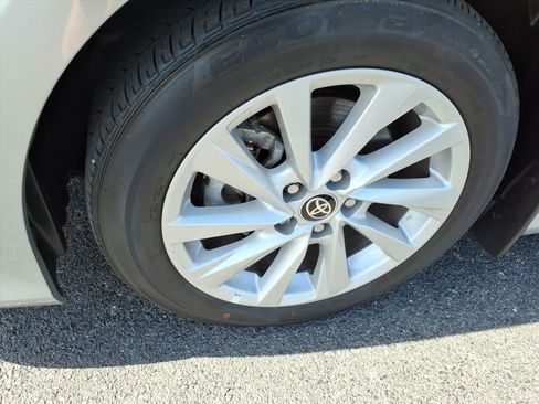 Used 2022 Toyota Camry LE w/ Convenience Package image 11