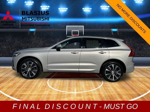 Used 2022 Volvo XC60 B5 Momentum w/ Climate Package image 4