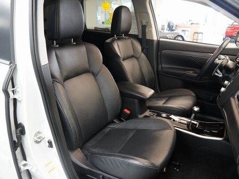 Used 2020 Mitsubishi Outlander GT image 27