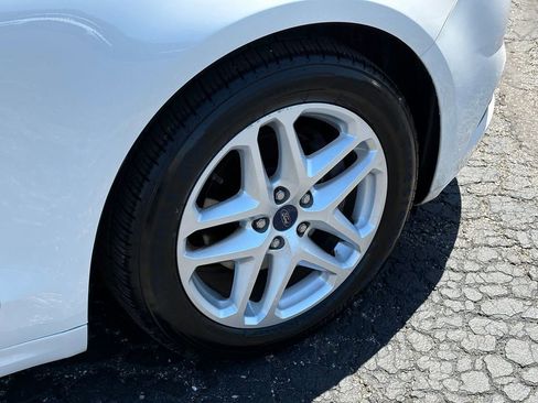 Used 2016 Ford Fusion SE w/ Equipment Group 202A FWD image 9