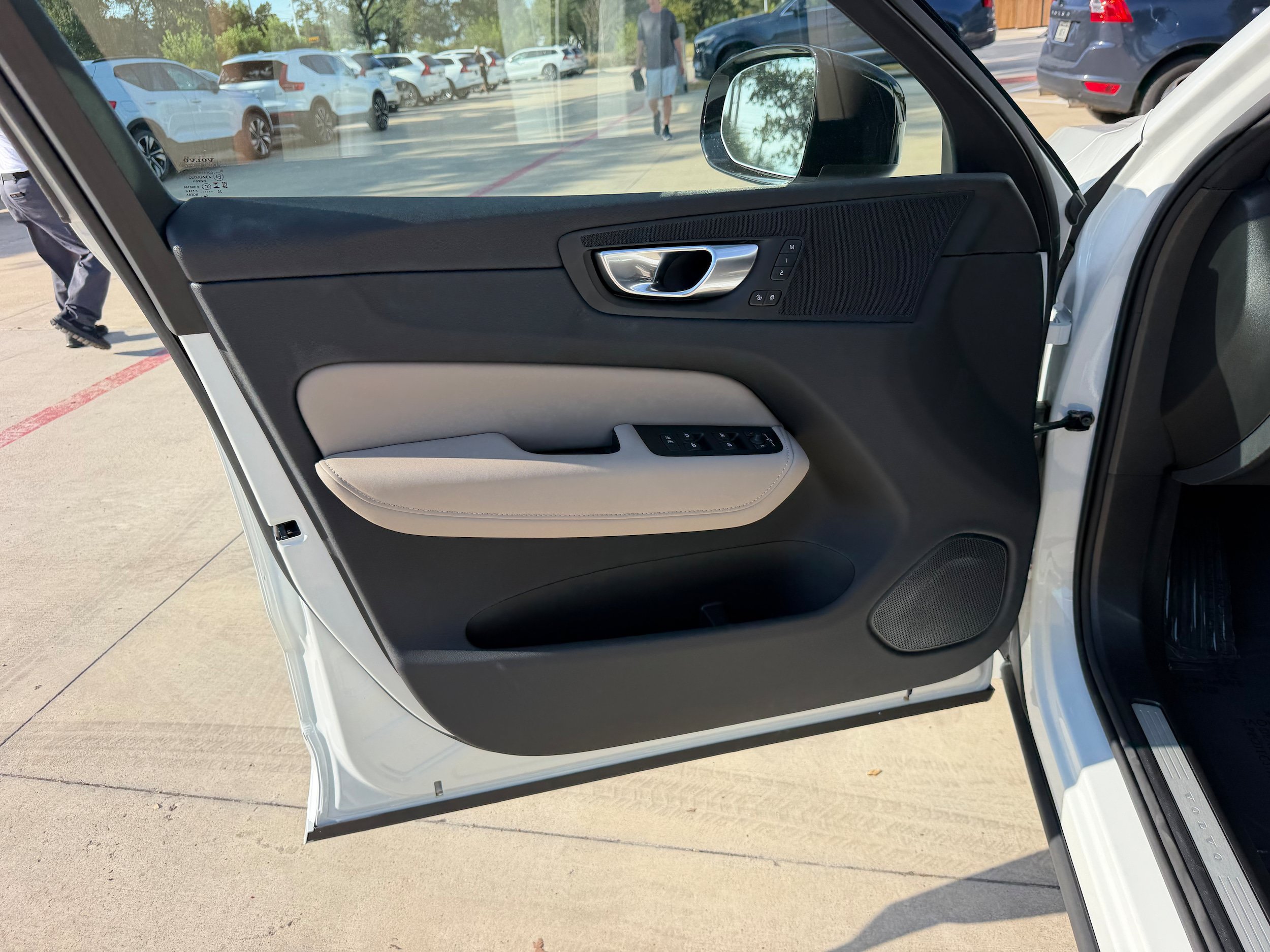 Certified 2026 Volvo XC60 B5 Plus w/ Climate Package PRO AWD/4WD image 22