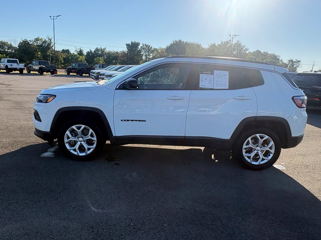 Used 2024 Jeep Compass Latitude AWD/4WD image 4